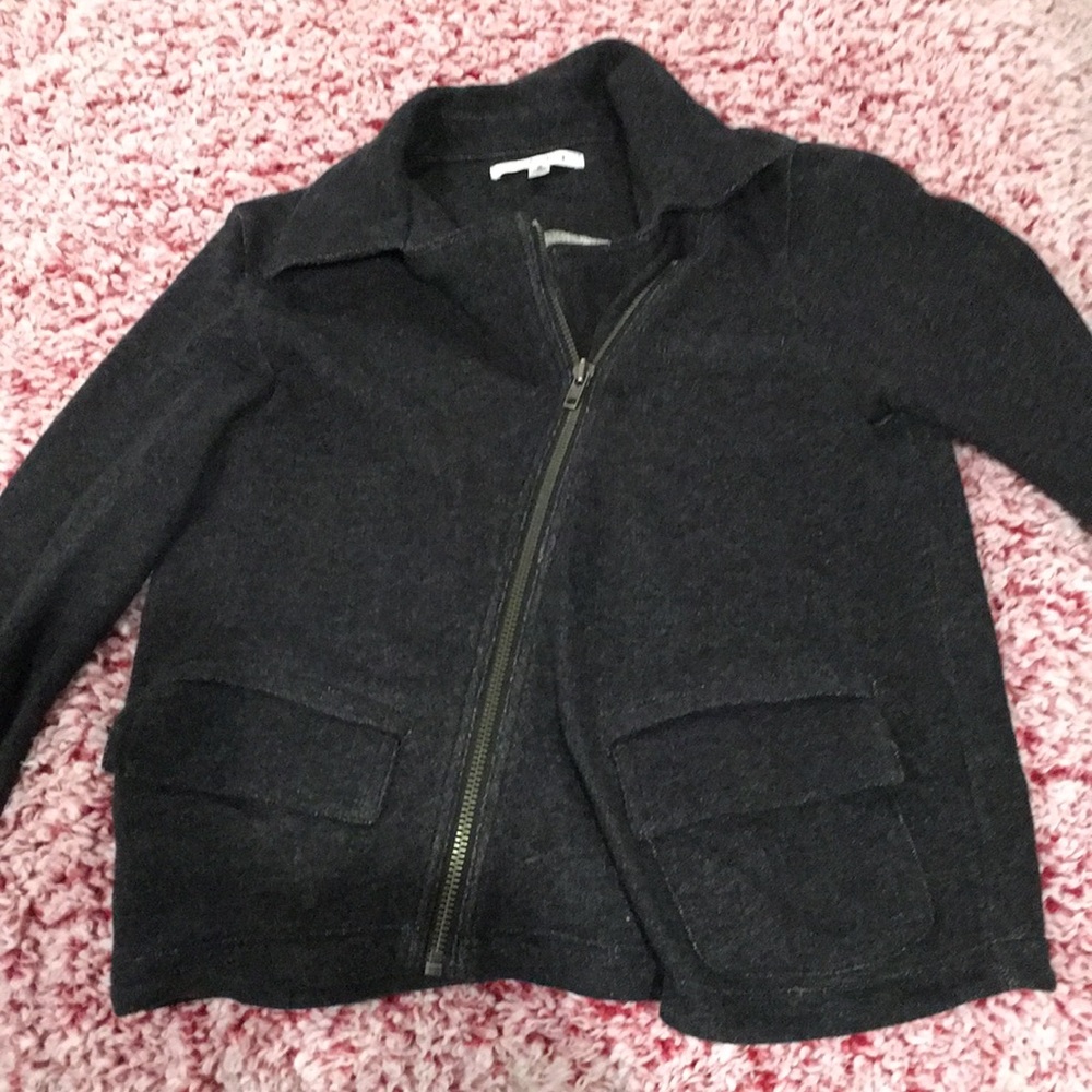 Size S CAbi zip up jacket with 2 pockets. A symmetrical